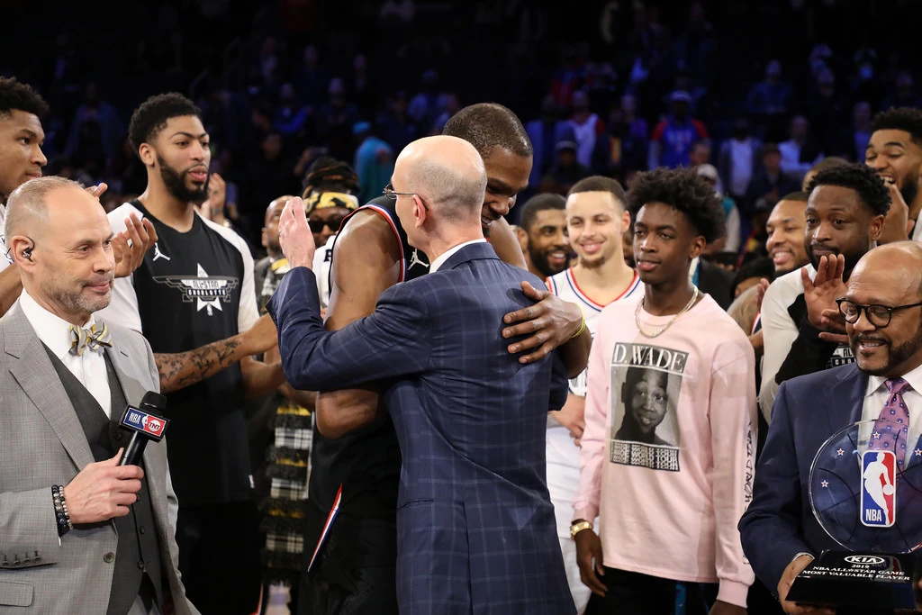 Kevin-Durant-Adam-Silver-2019-NBA-Star-Game-pwFKHfzKPtox